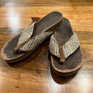 Reef women’s cork flip flops size 6 in used condition